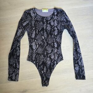 Long Sleeved Body Suite Animal Print Gray Blue Small